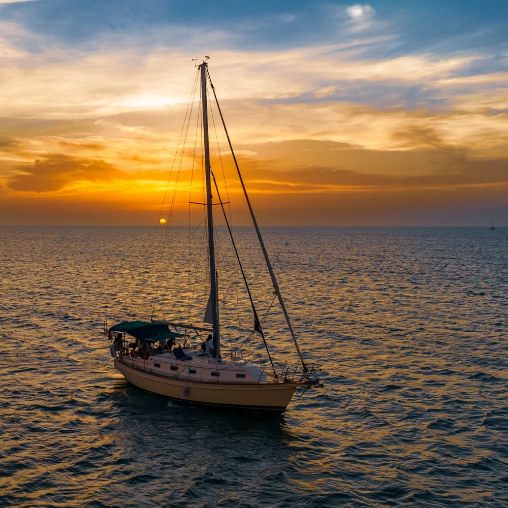 ISLAND PACKET ATARDECER.