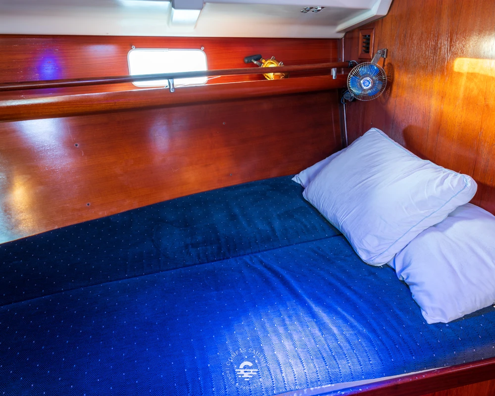 SAILBOAT BENETEAU CABIN.