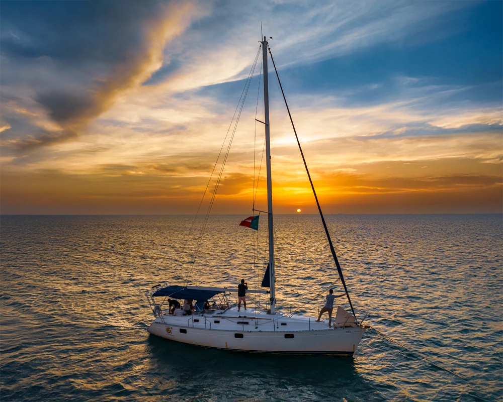 SAILBOAT BENETEAU SUNSET.