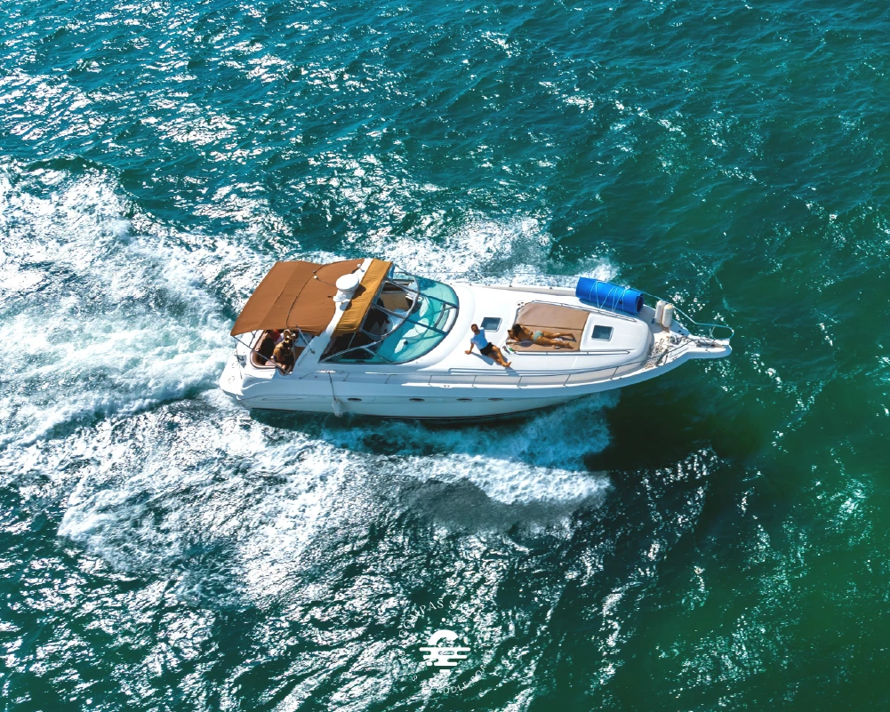 YATE SUNDANCER NAVEGANDO